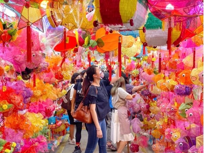 Mid Autumn Lanterns Explore Hong Kong